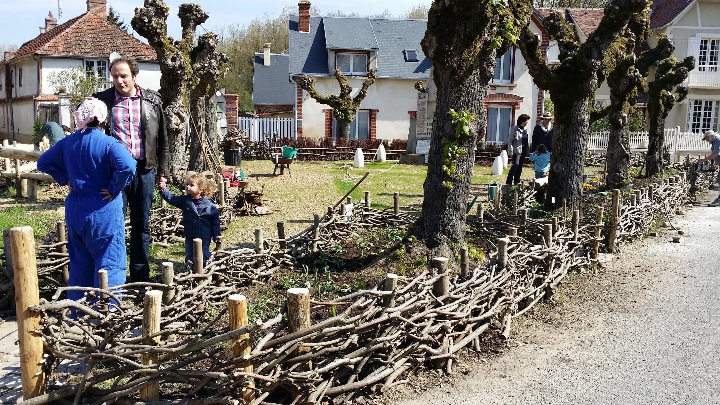 Le Pâtis des Guernazelles, Naveil • andainage puis ramassage du foin pour favoriser les prairies florifères